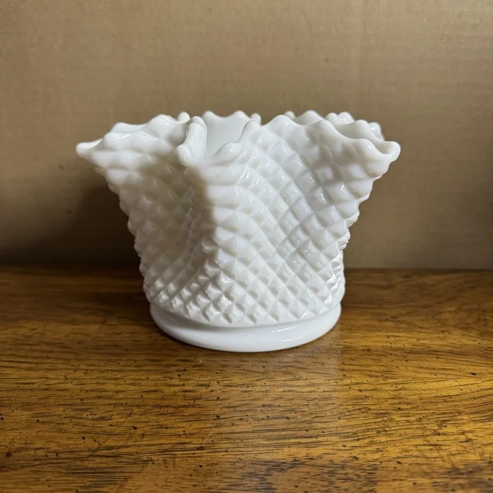 Westmoreland Milk Glass 1910-1919 English‎ Hobnail Diamond Pinched Vase Vintage